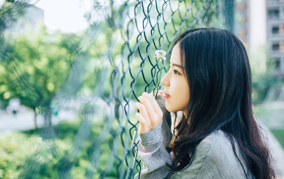 友情进一步可以成为爱情，爱情退一步却不再是朋友[lizhigushicom]。